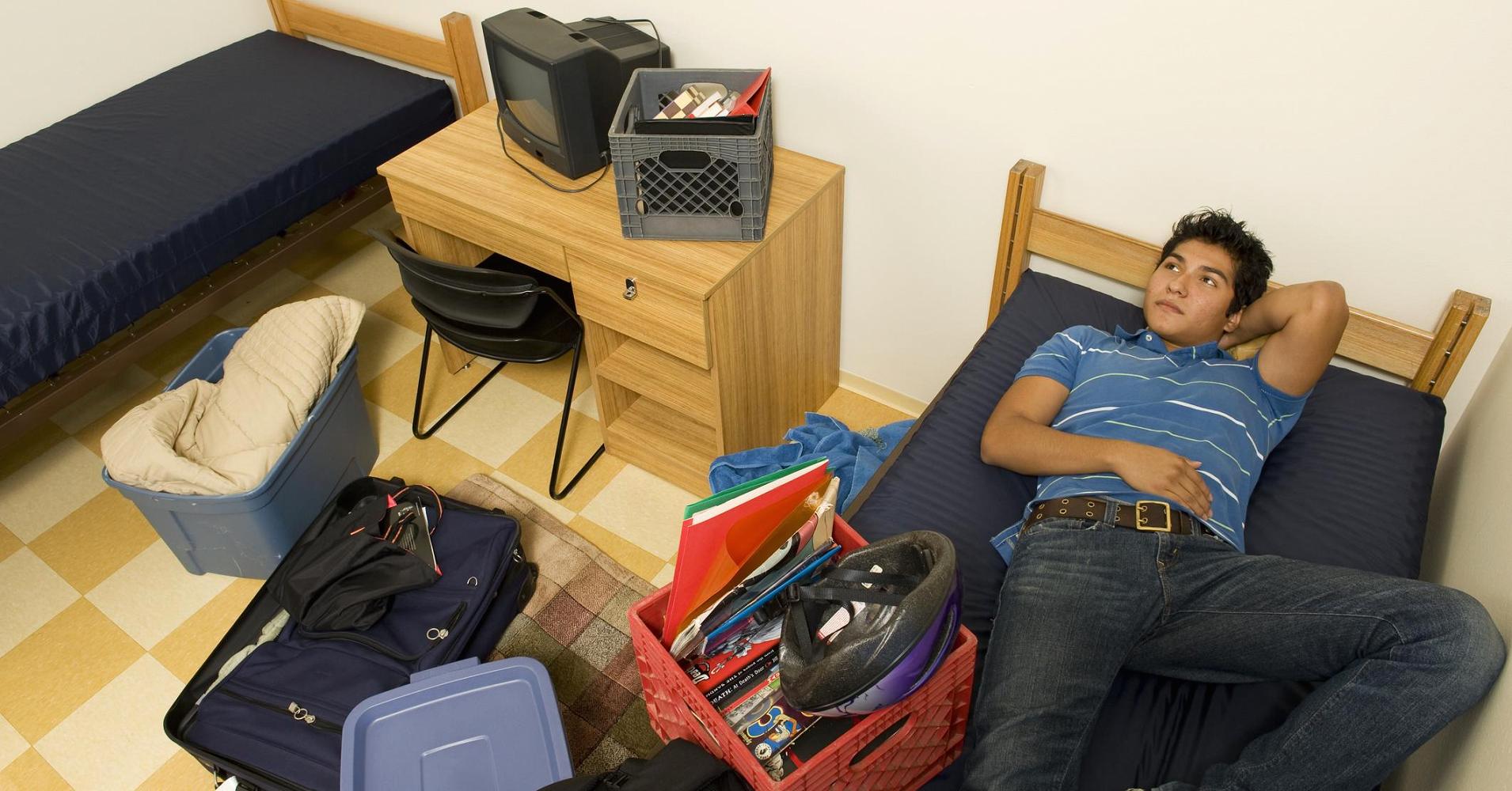 5 things you absolutely shouldn't bring to your college dorm