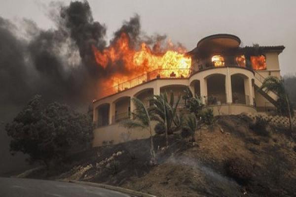 California fires burn down multimillion-dollar homes in Bel-Air
