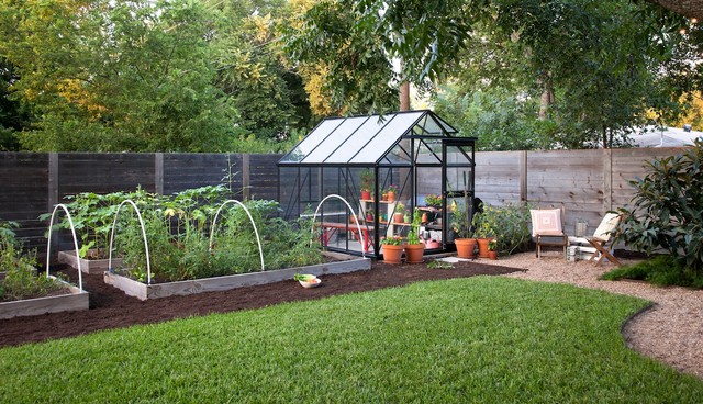 10 Things to Include in Your Greenhouse (13 photos)