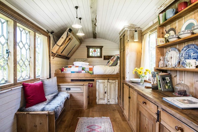 Tuck Into These 8 Cozy Backyard Sheds and Studios (13 photos)