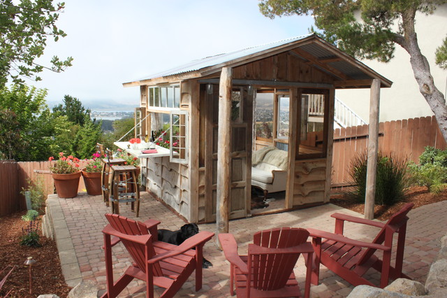 A Romantic ‘We Shed’ on the California Coast (4 photos)