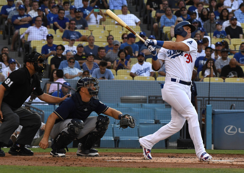 Dodgers slug their way past Brewers with 7 home runs in 21-5 win