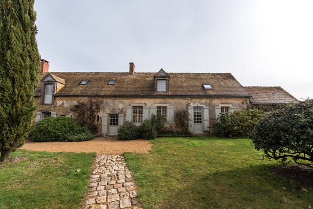 A French Farm Gets Fixed Up for a Family of 14 (48 photos)